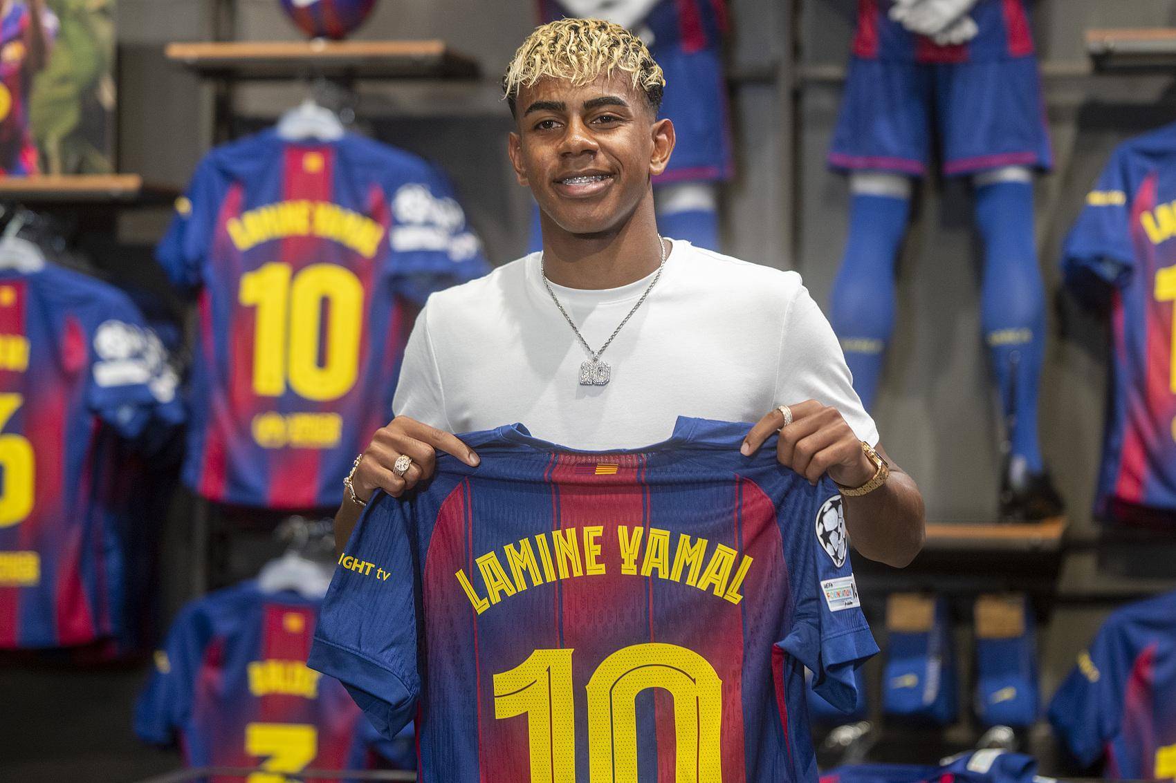巴萨上架亚马尔神秘印号球衣新赛季改穿10号的简单介绍