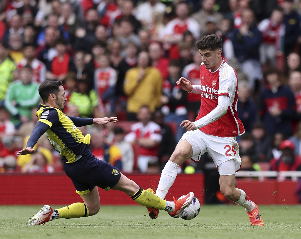 关于阿森纳准备对阿贾克斯后卫哈托采取行动球队将竞争球员的信息  第2张