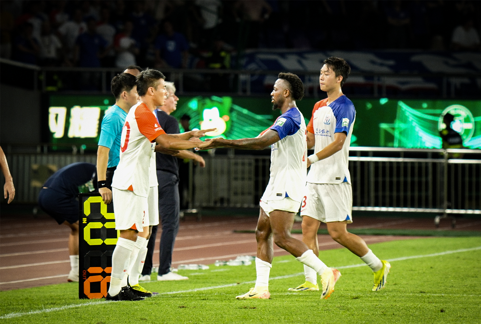 中超浙江队0-0上海申花路易斯中梁申花三轮不胜丢榜首的简单介绍 第2张 中超浙江队0-0上海申花路易斯中梁申花三轮不胜丢榜首的简单介绍 第2张