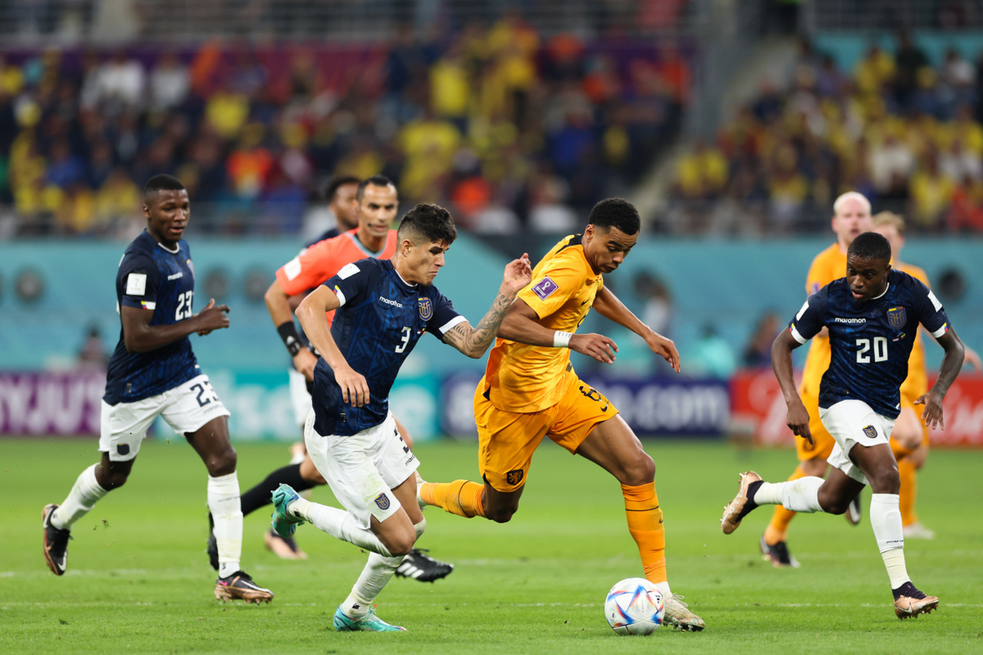 包含世体分析巴塞罗那边锋引援顺位利物浦主力边锋在列的词条