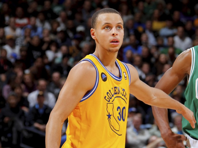 伦敦球队夺得三座冠军奖杯阿森纳三连亚略显尴尬的简单介绍  第1张