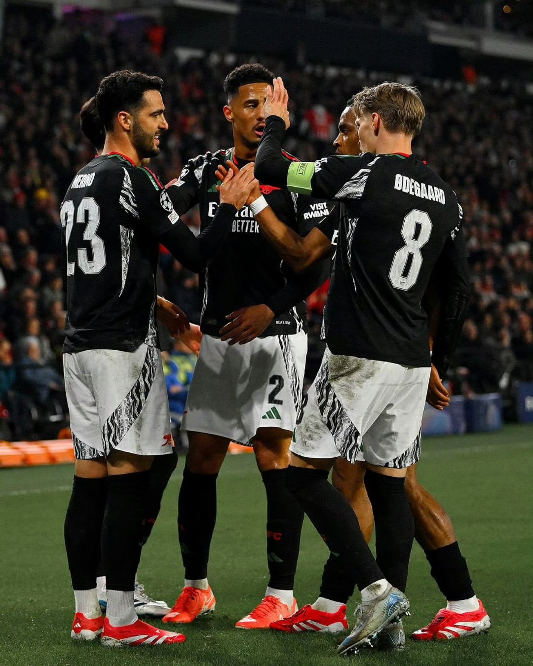 伦敦球队夺得三座冠军奖杯阿森纳三连亚略显尴尬的简单介绍  第2张