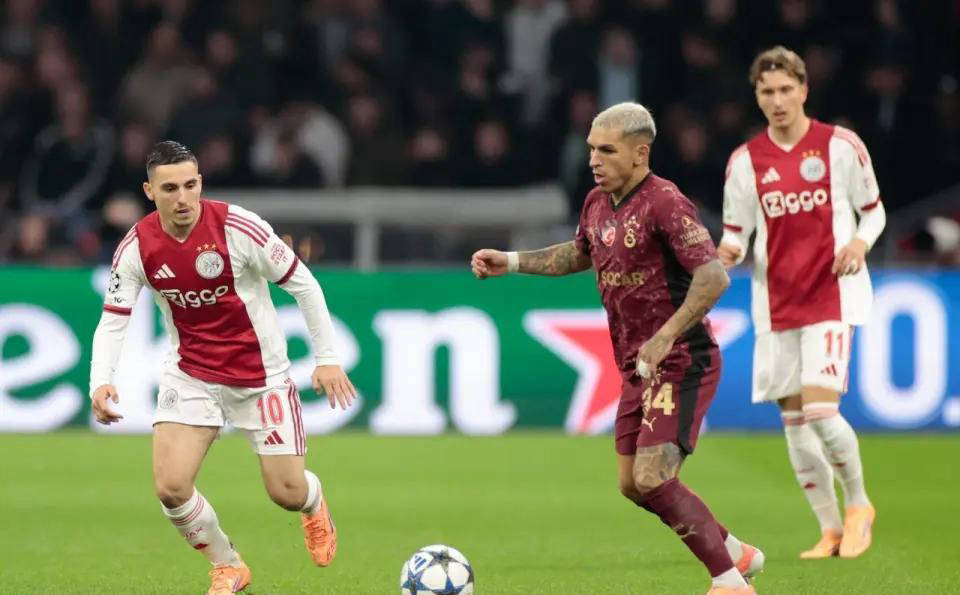 关于加拉塔萨雷争夺萨内面临多家俱乐部的竞争的信息