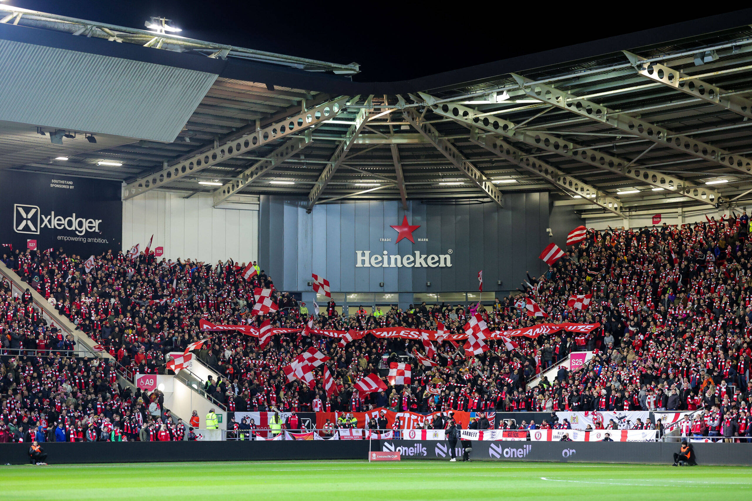 英篮超:布里斯托尔学院VS伦敦雄狮的简单介绍  第2张