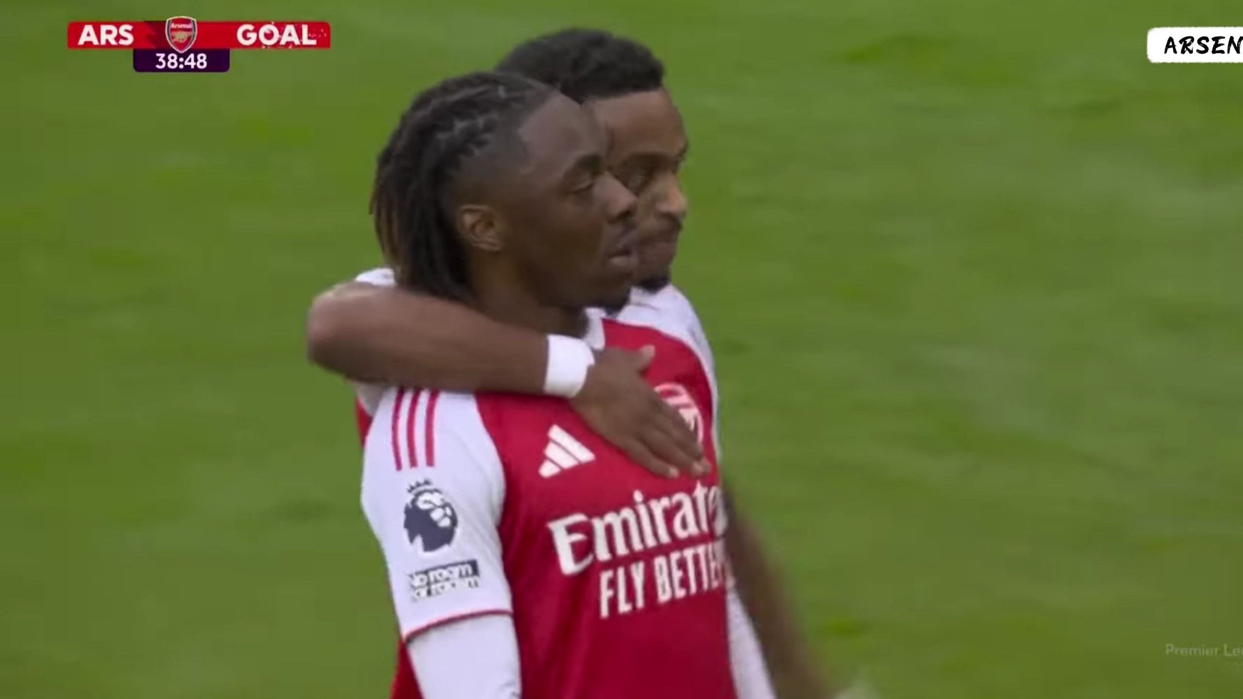 包含曝埃泽愿意加盟阿森纳与水晶宫合约27年到期的词条  第2张