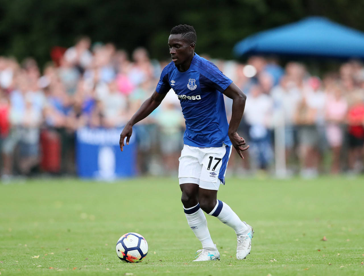 埃弗顿有意沃克球队认可球员实力的简单介绍  第1张