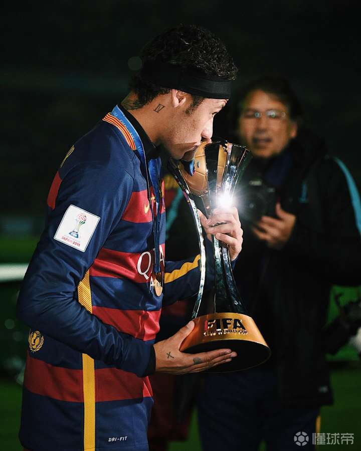 包含内马尔复出献绝杀达成700球里程碑的词条  第2张