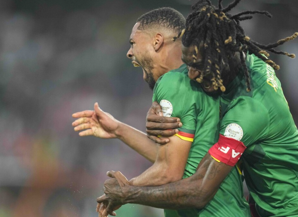 关于曼联再次接触大马丁奥纳纳和巴音迪尔面临危机的信息  第2张