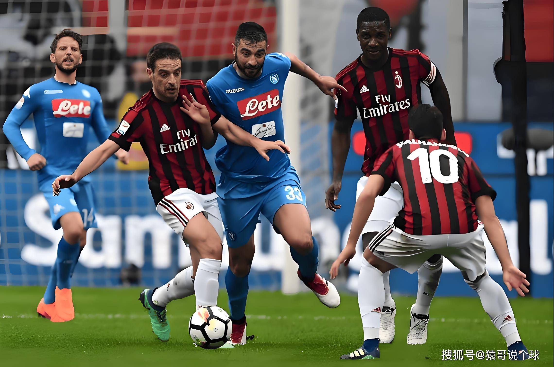 阿森纳希望同时引进三名进攻球员包括中锋、边锋以及进攻型中场的简单介绍