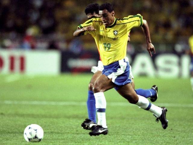 包含2025今夏巴西球员转会费榜盘点库尼亚7420万欧霸榜的词条