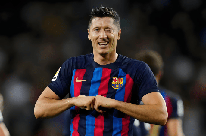 莱万希望下赛季仍留在巴萨若无法续约将退役的简单介绍  第1张