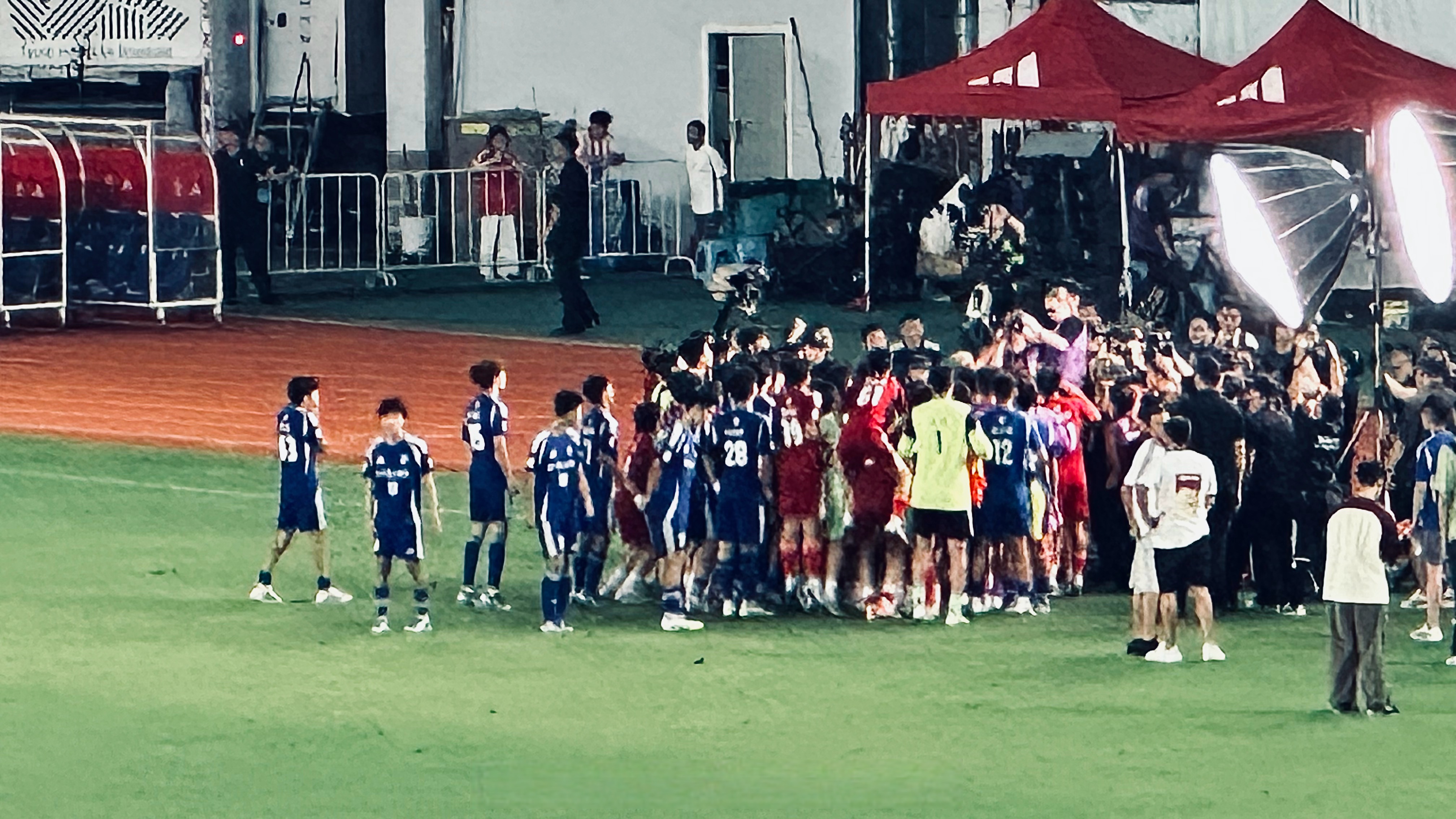 西班牙媒体关注亚马尔中国行球员已抵达上海