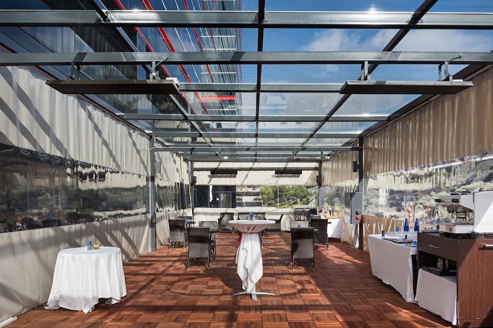 西室内足：曼萨纳雷斯室内足球队VS纳瓦拉室内的简单介绍  第2张