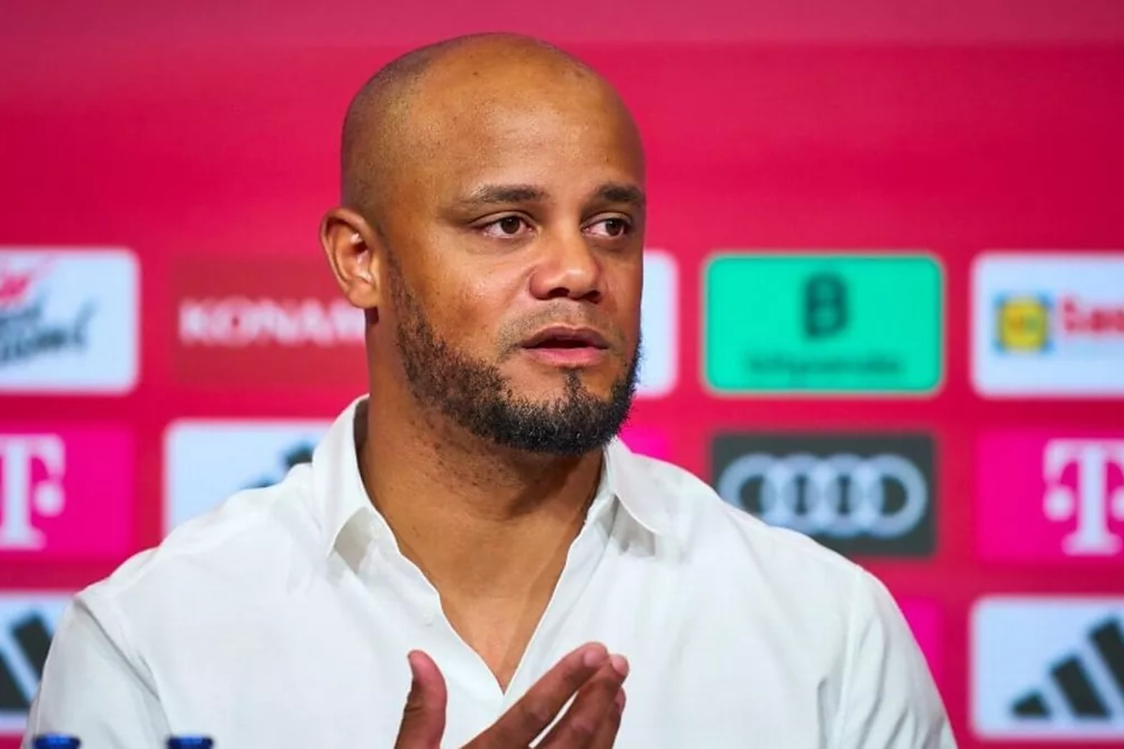 包含拜仁孔帕尼回应引援问题受伤的球员逐渐复出的词条