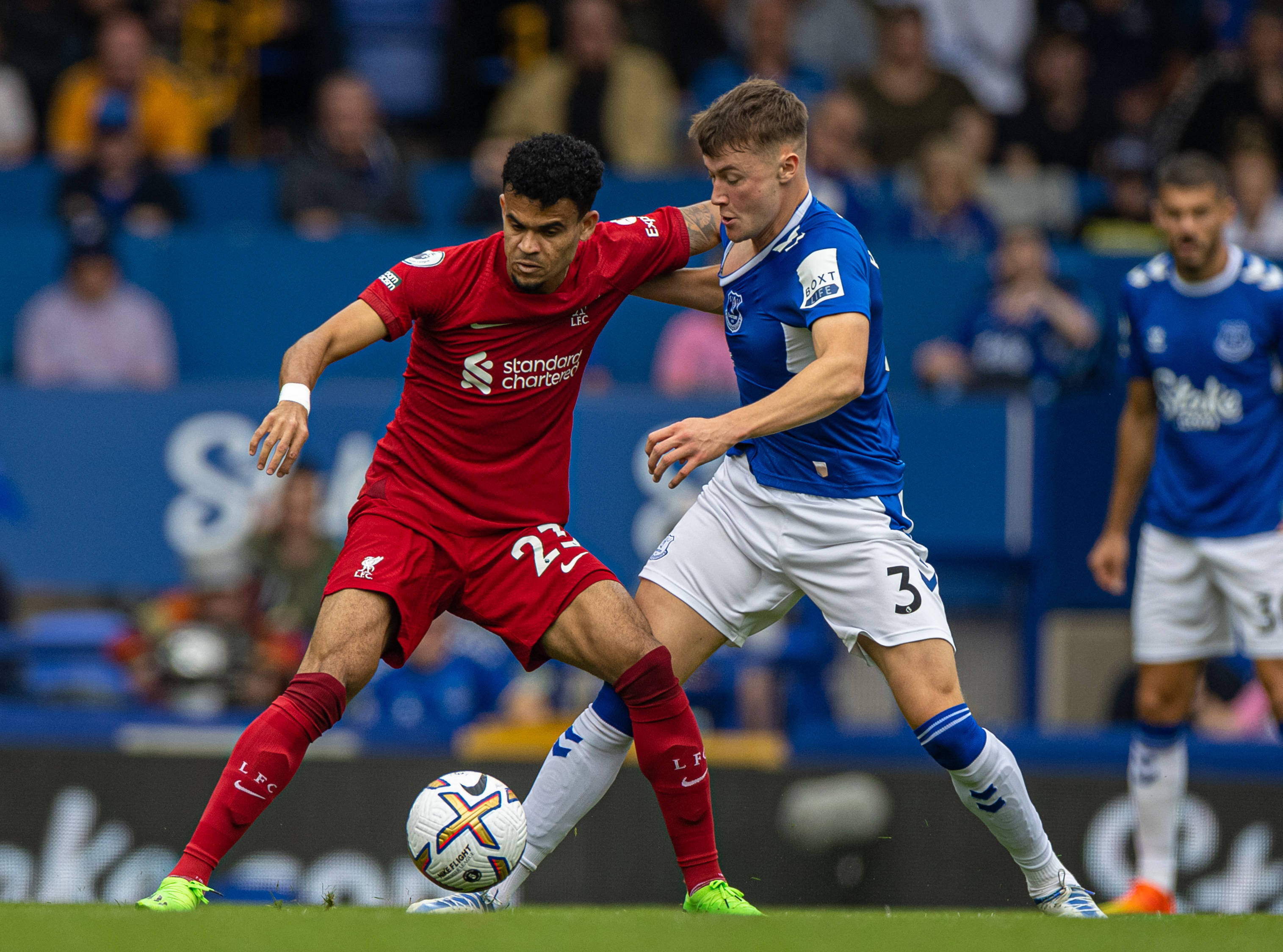 包含曝利雅得胜利欲引进迪亚斯取代或将离队的C罗的词条