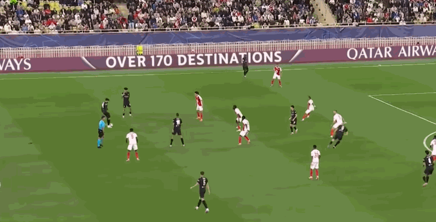 包含曼城将把季票持有者迁出北看台引发部分球迷不满的词条