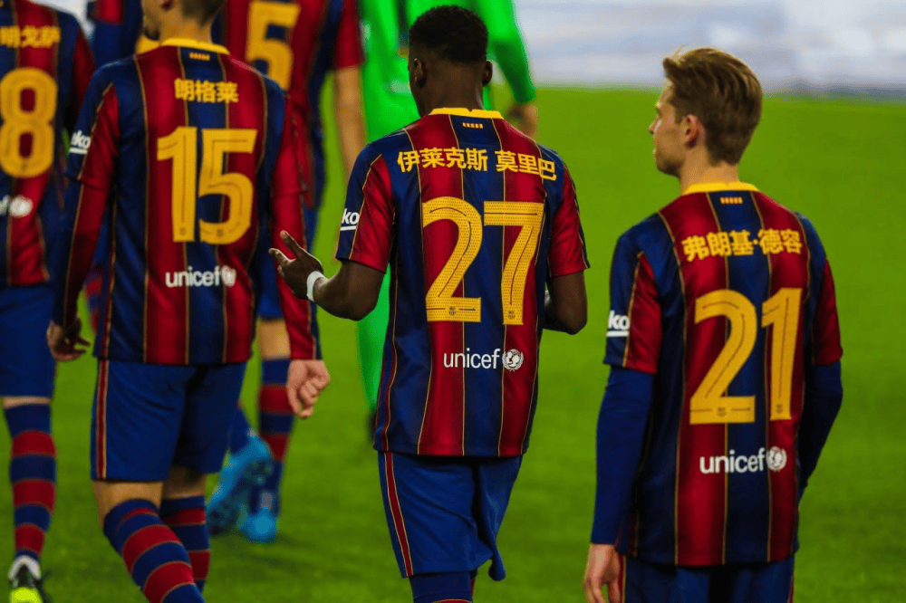 包含荷甲：赫拉克勒斯VS前进之鹰的词条  第2张