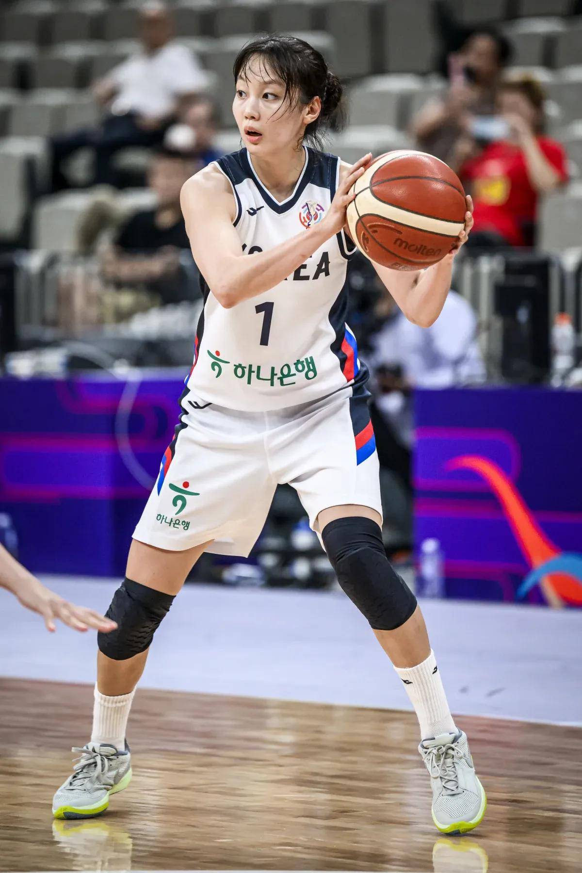 包含女篮亚洲杯日本女篮77-62新西兰女篮田中心17分的词条