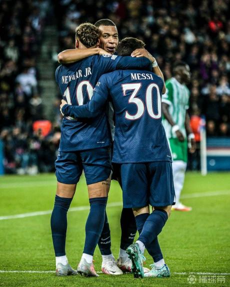 巴黎圣日耳曼愿意放金彭贝离队双方合同还剩一年到期的简单介绍