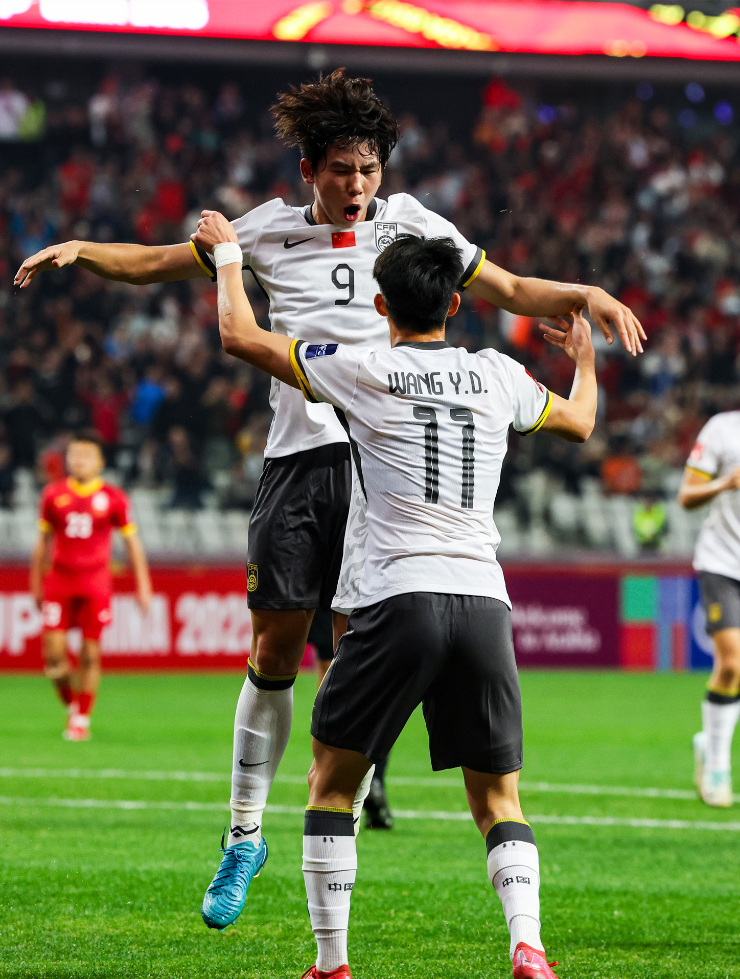 包含伊萨克回到纽卡进行训练球员此前缺席球队亚洲行的词条