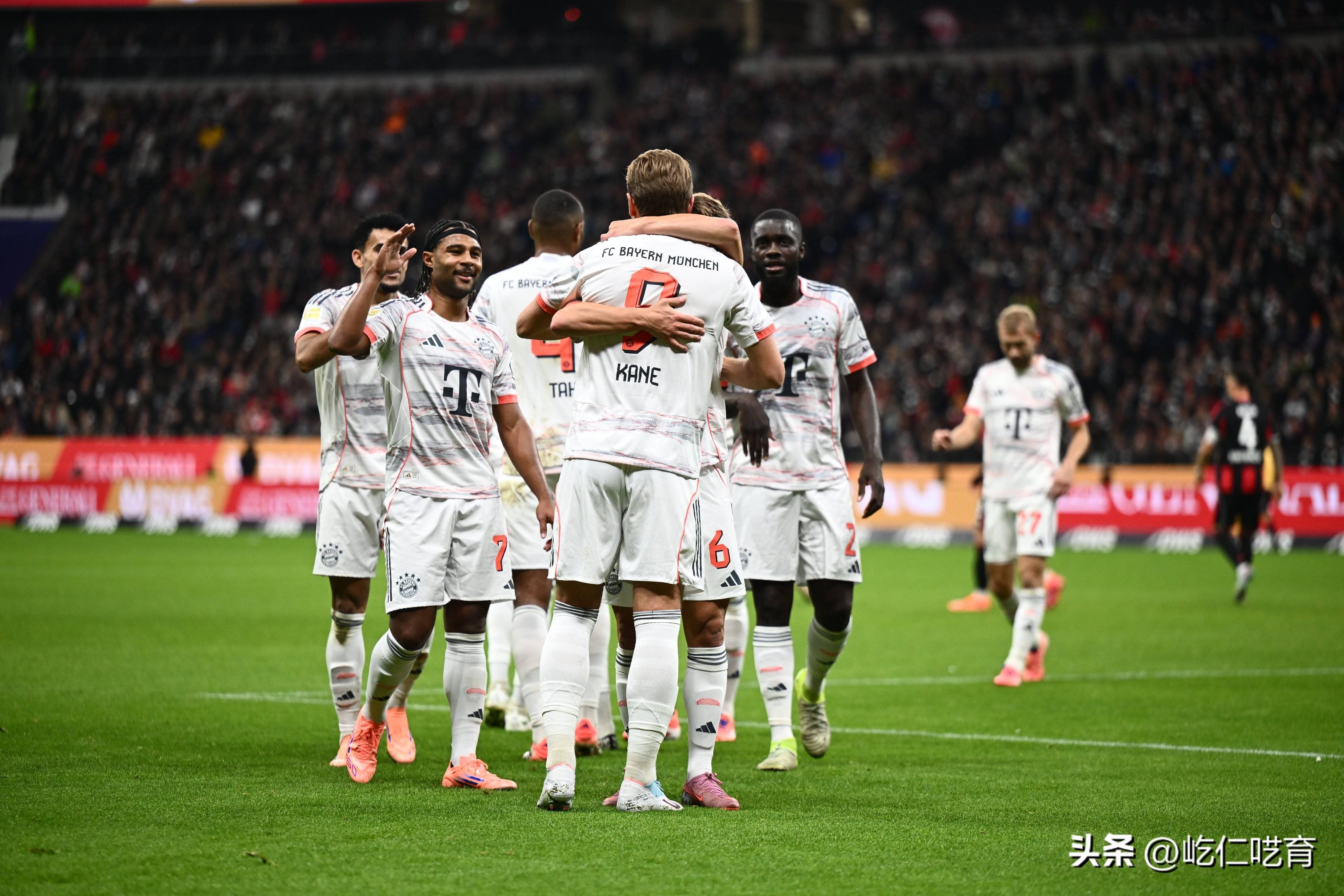 德甲拜仁慕尼黑5-0汉堡南大王开局势头强势凯恩2射1传独造3球的简单介绍  第2张