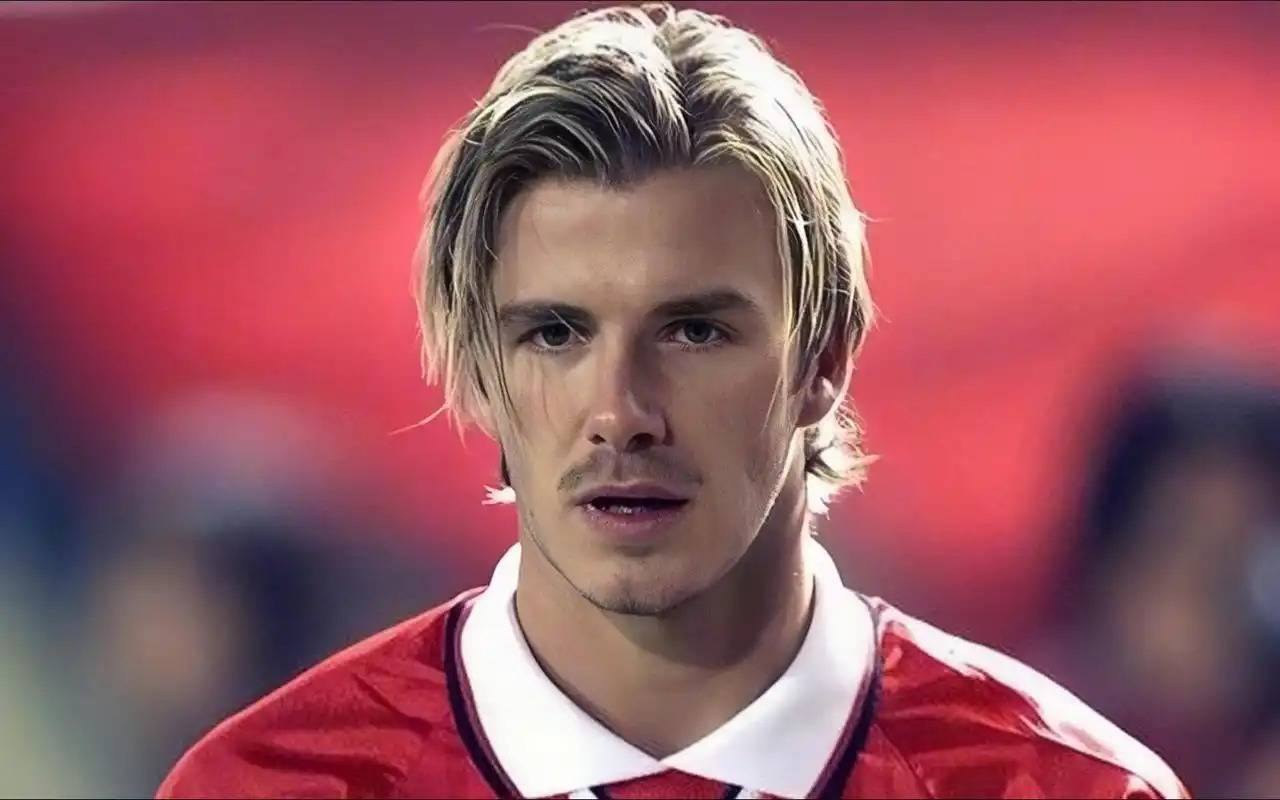 曼联官方祝贺贝克汉姆封爵曼联92青训代表人物的简单介绍