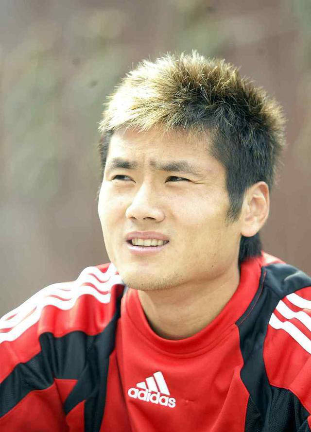 关于邵佳一去年才首次独立带队曾担任国足助教的信息