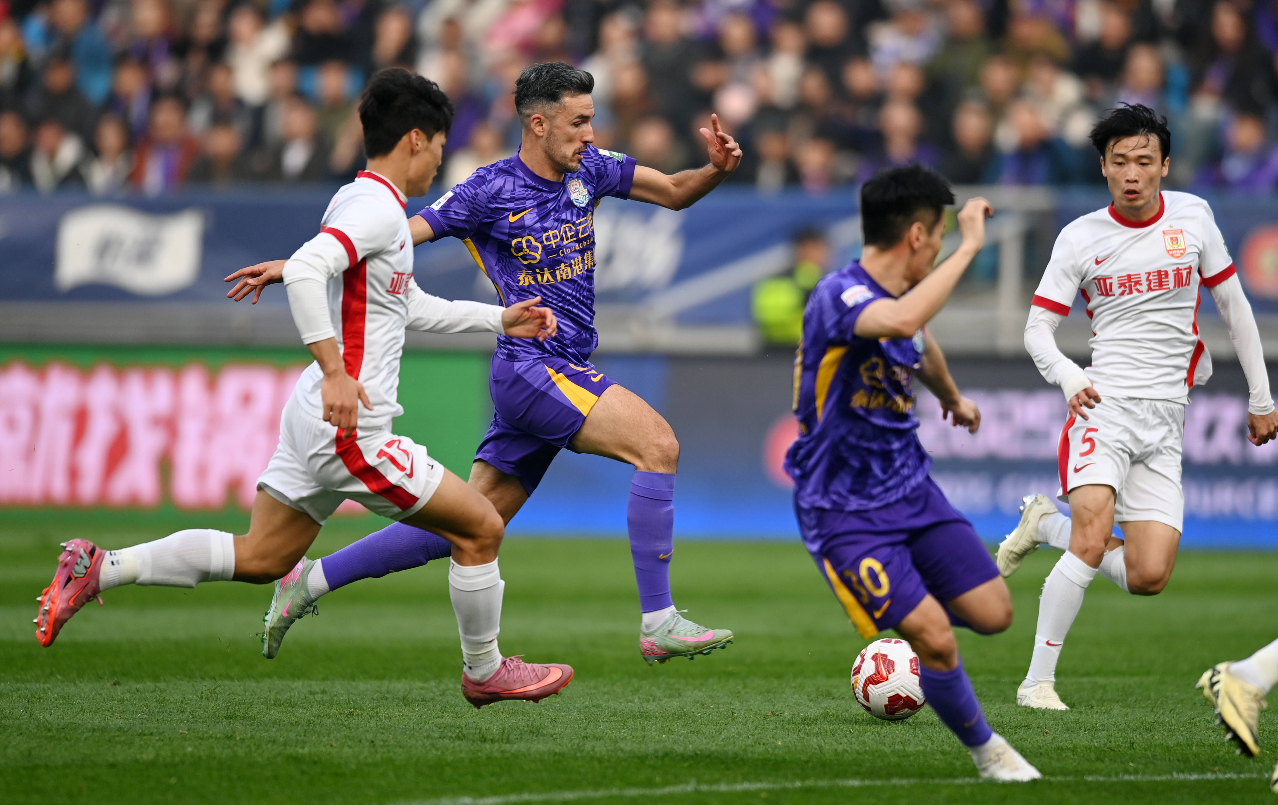 中超上海海港1-1天津津门虎丢榜首加布里埃尔点射基莱斯扳平的简单介绍  第1张