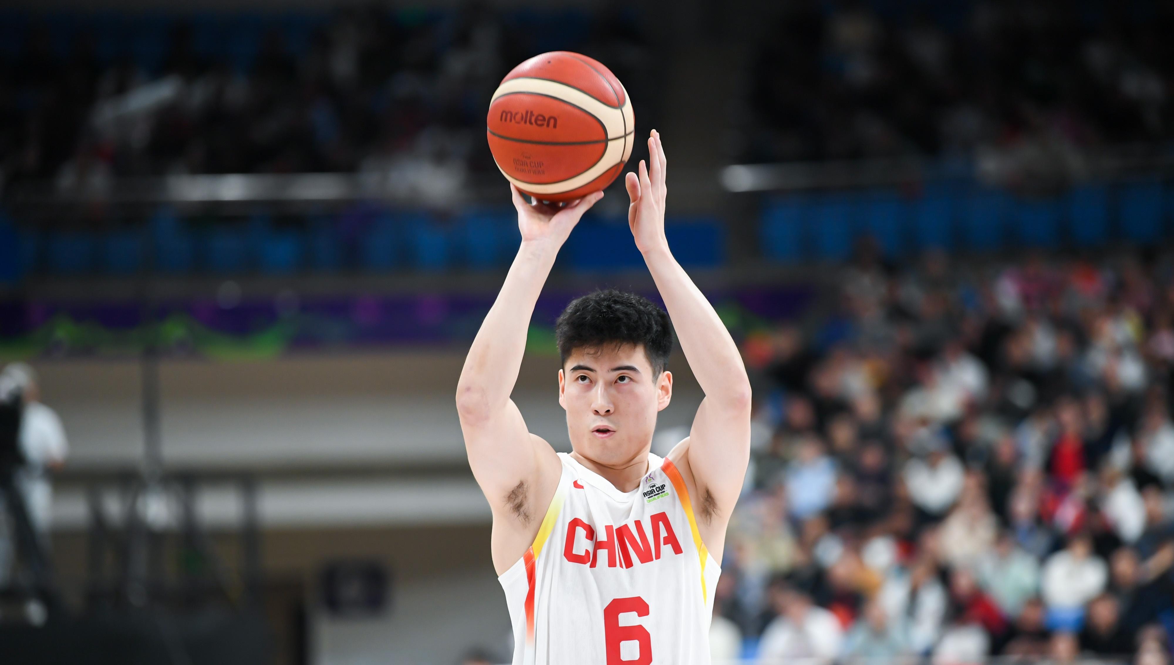 王俊杰入选男篮亚洲杯最佳阵容场均13分4.2板的简单介绍  第1张