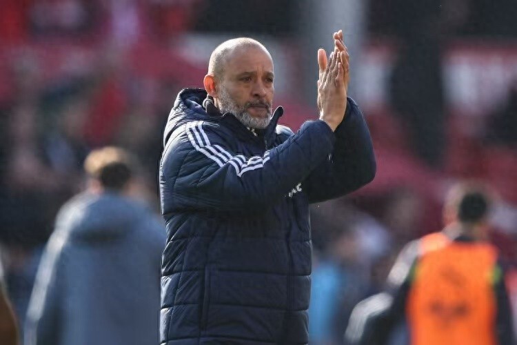 包含诺丁汉森林官宣努诺离任其与球队老板以及管理层有矛盾的词条