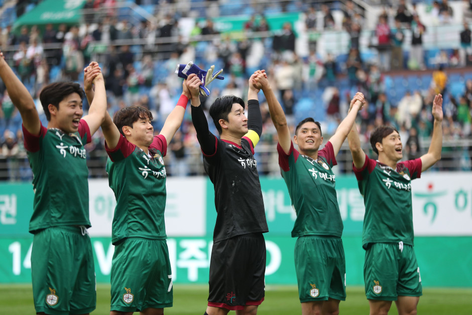 包含韩职联蔚山现代VS全北现代比分预测领头羊巩固位置的词条  第1张