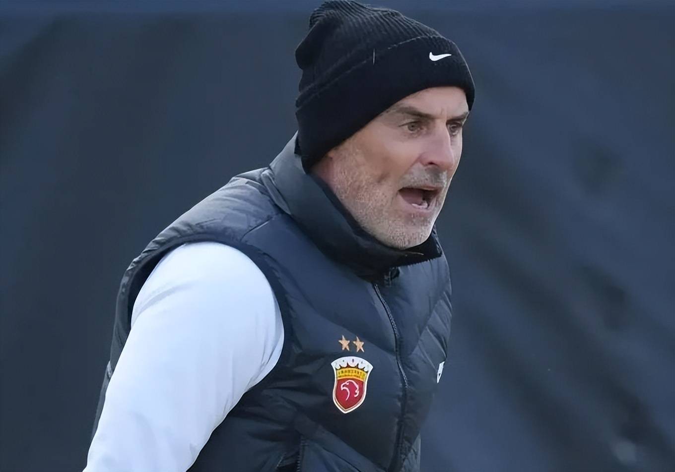 包含狼队主帅佩雷拉依旧得到球队高层支持球队本赛季战绩糟糕的词条  第1张