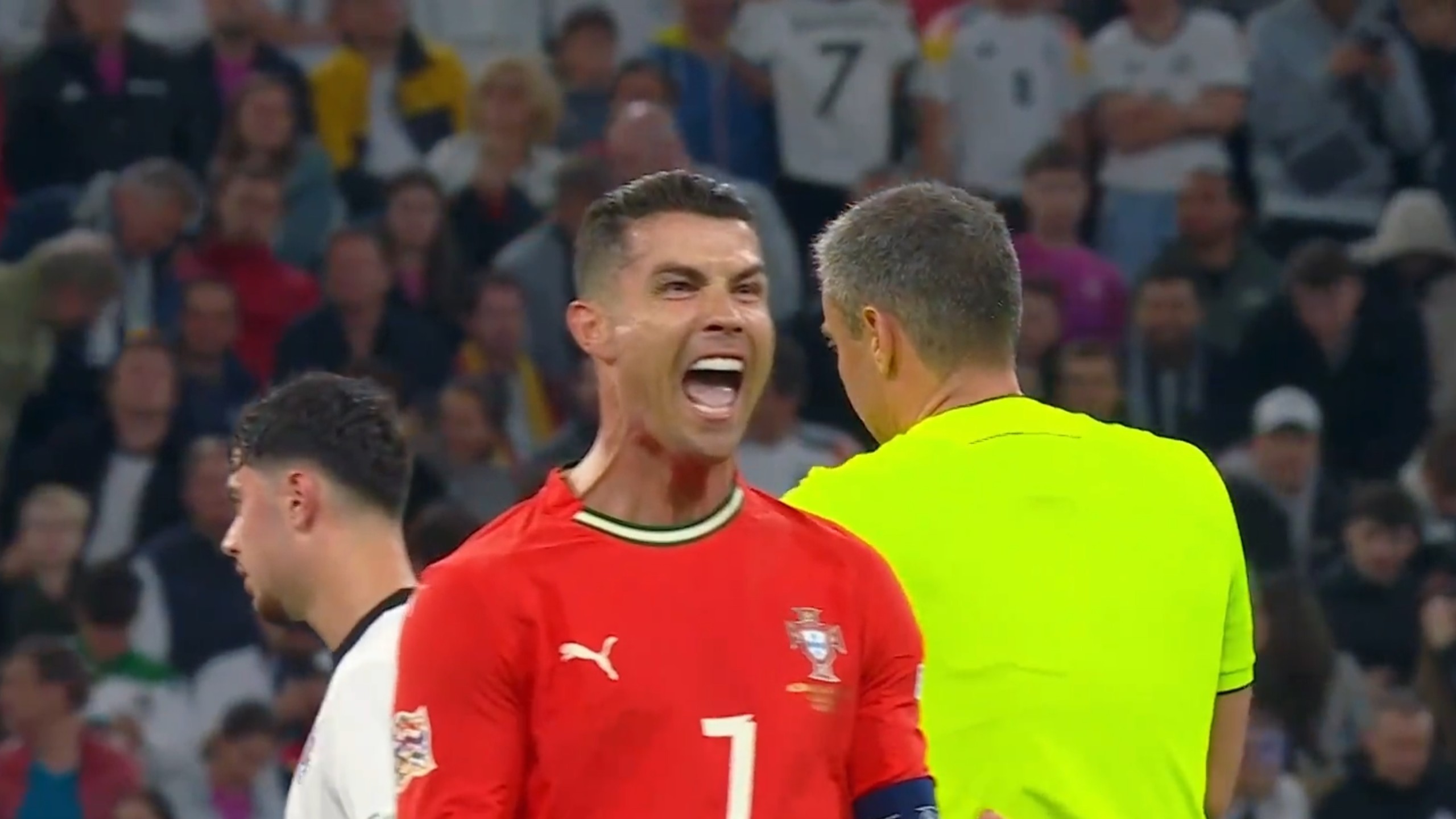 葡萄牙备战欧国联半决赛C罗归队士气大振的简单介绍  第1张